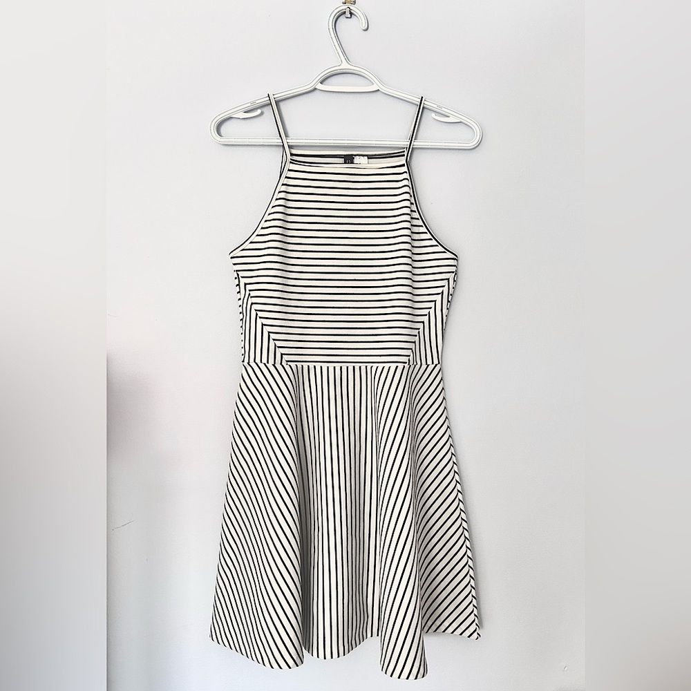 🍧2/$20  H&M halter striped skater dress (black and white)